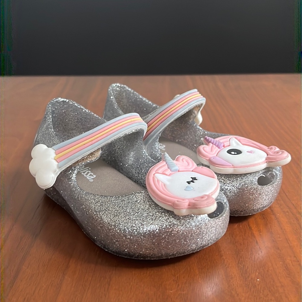 mini melissa Girl's Mini Ultragirl Unicorn rainbow, infant girls size 6